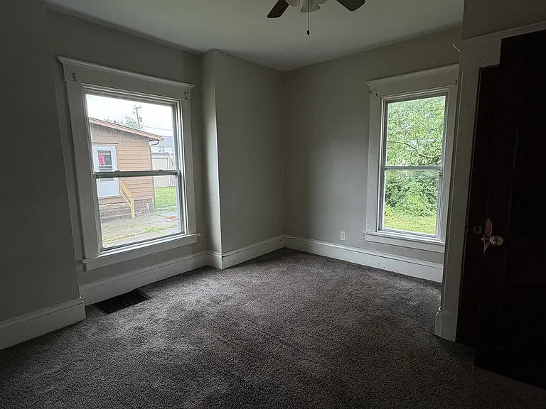 203 Maryland Ave SW — Photo 2
