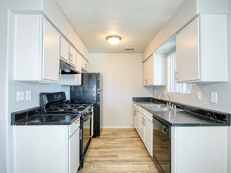 Aero Townhomes — Photo 12