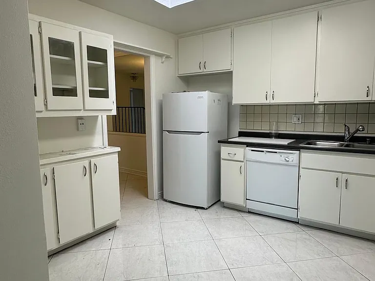 65 N Allen Ave #302 — Photo 12