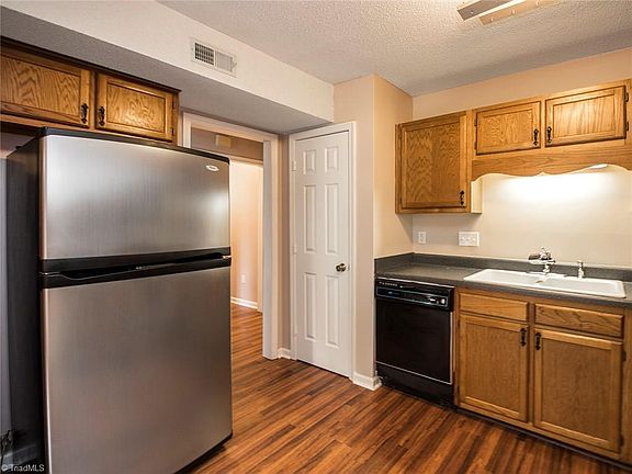 5th image of 812 Ashebrook Dr APT A