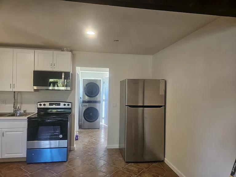260 Mission Dr #1/2 — Photo 8