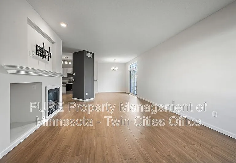 1877 111th Ave NE — Photo 4