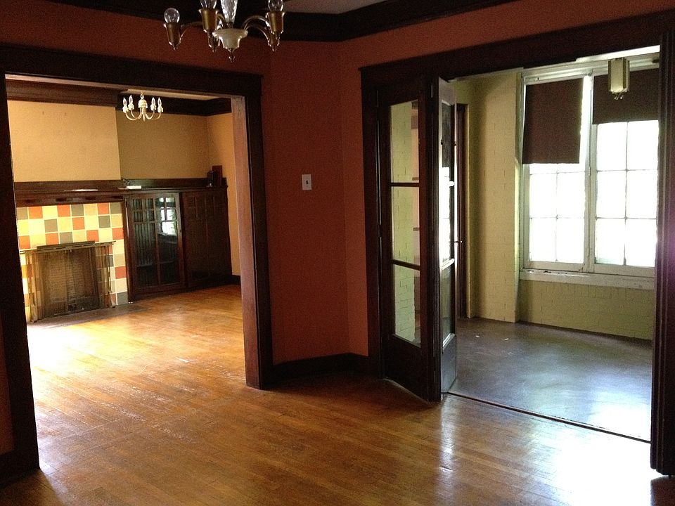 Living, dinning, Foyer