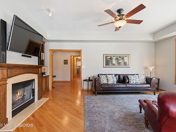 4th image of 1351 W Granville Ave #103