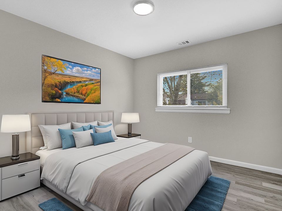 2nd image of 204 Pointe Cir N #204