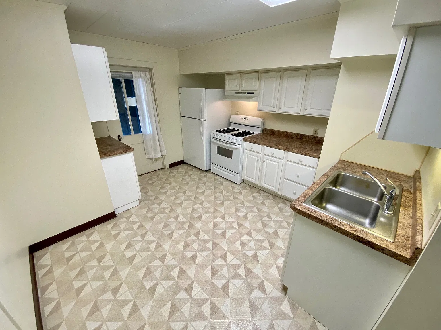 2 bed, $950 — Photo 2