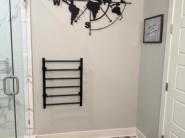 Master Bathroom, West Wall