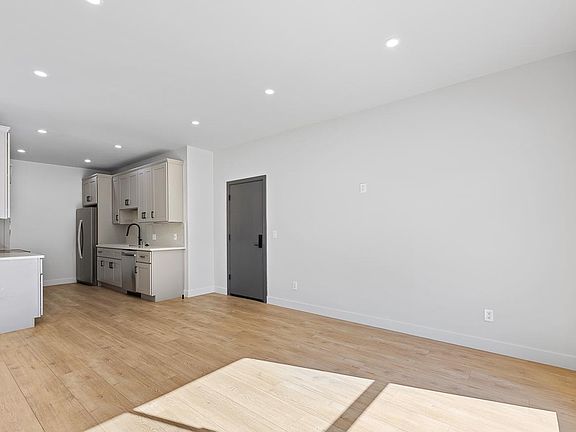 3rd image of 7229 Willoughby Ave APT 8
