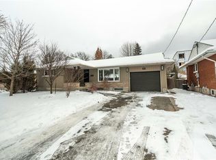 31 Pinecrest Dr, Kitchener, ON N2A2G7