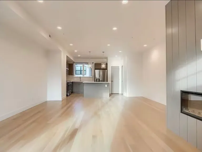 5469 S Curtice St #H — Photo 9