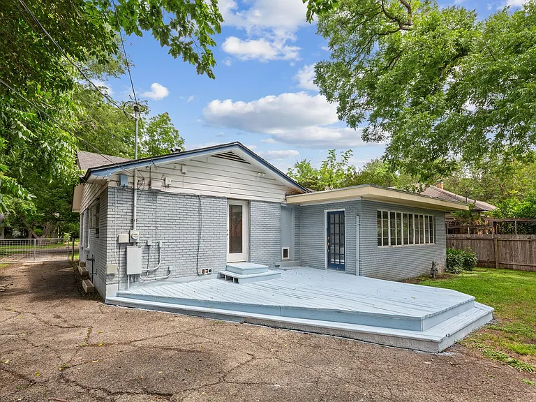 3810 Avenue H — Photo 27