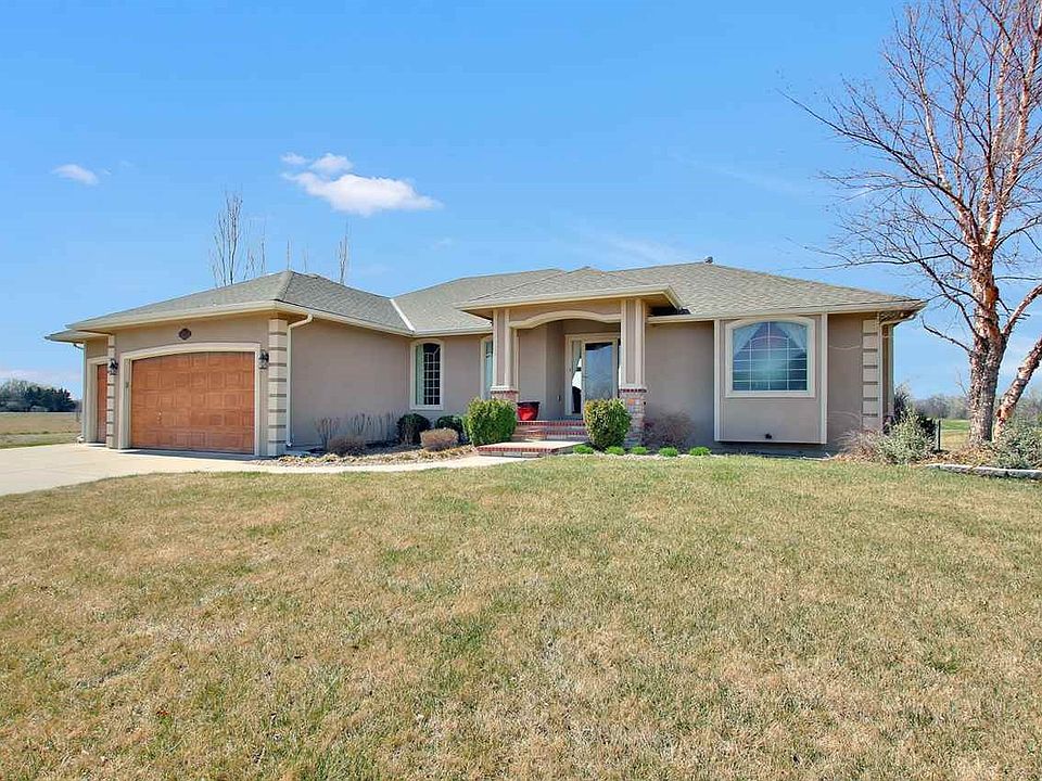 Custom built home-have to see this 6 BR plan!