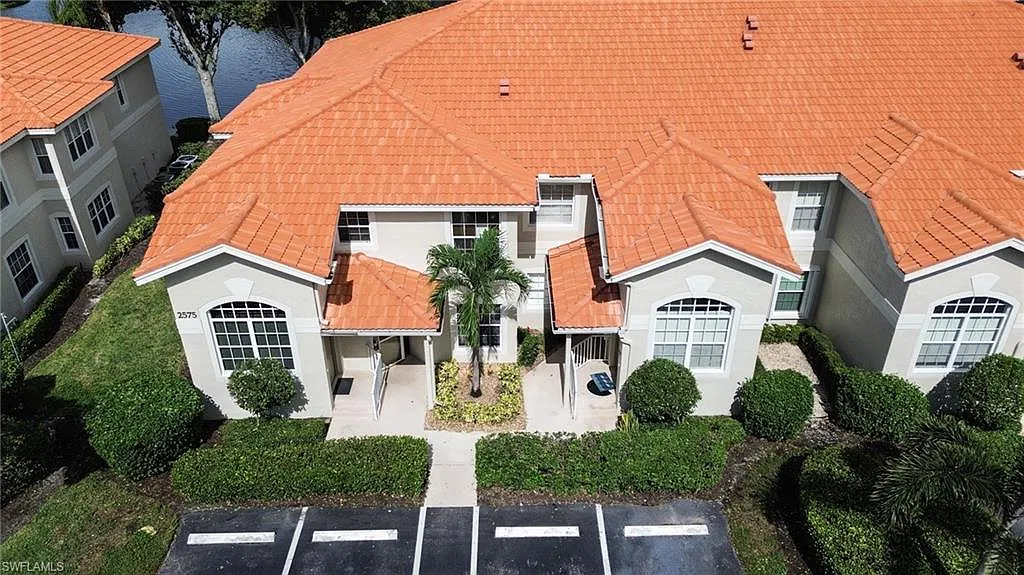 2 bed, 2.0 bath, 1445 sqft, $4,200 — Photo 2
