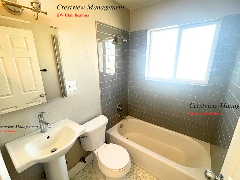 Claybourne Duplex — Photo 11