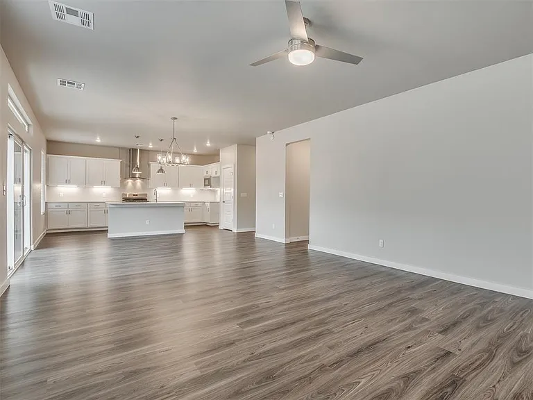 520 NW 176th Ter — Photo 11