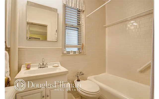 Rented by Douglas Elliman | media 24