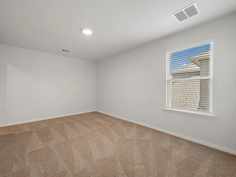 409 Emerald Cv — Photo 26