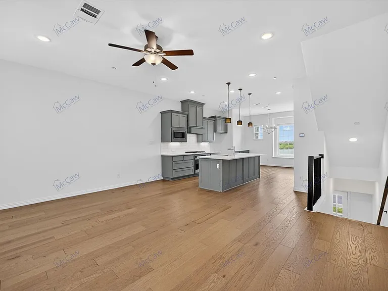 3717 Island Vista Dr — Photo 2
