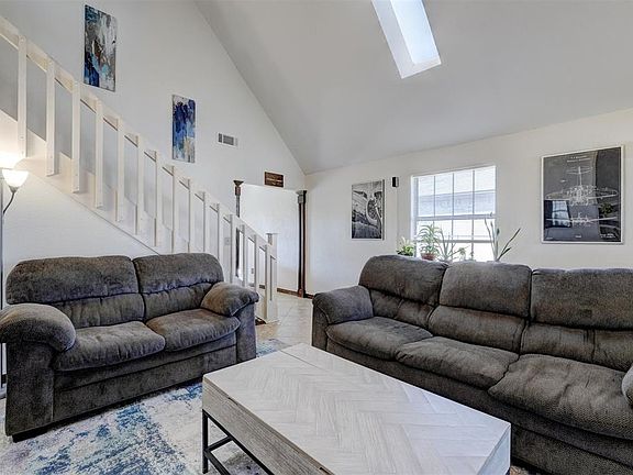 5th image of 1712 SE 15th St