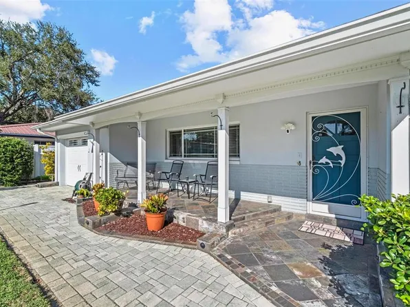 231 Temple Ln, Belleair Bluffs, FL 33770