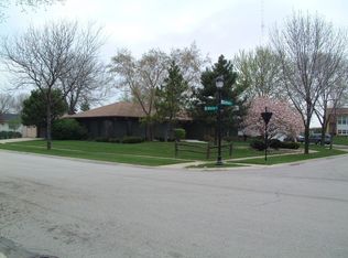 1510 Stafford Cir, Elk Grove Village, IL 60007