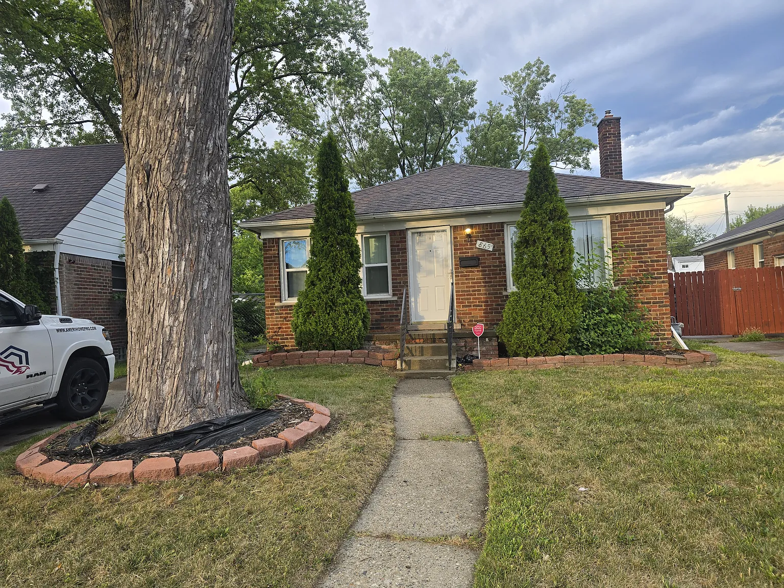 3 bed, 1125 sqft, $1,650 — Photo 1
