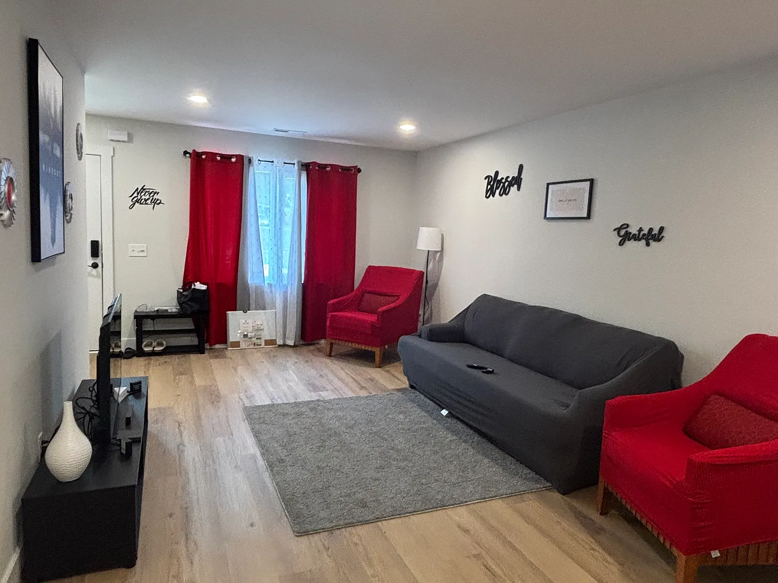 3 bed, 2.5 bath, 1259 sqft, $1,700 — Photo 2