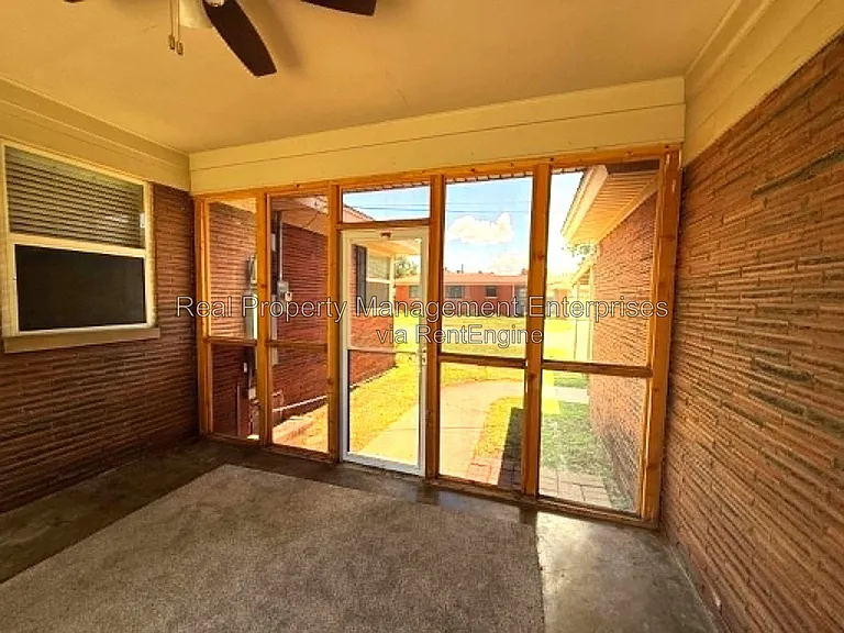 2301 N Warren Ave — Photo 35
