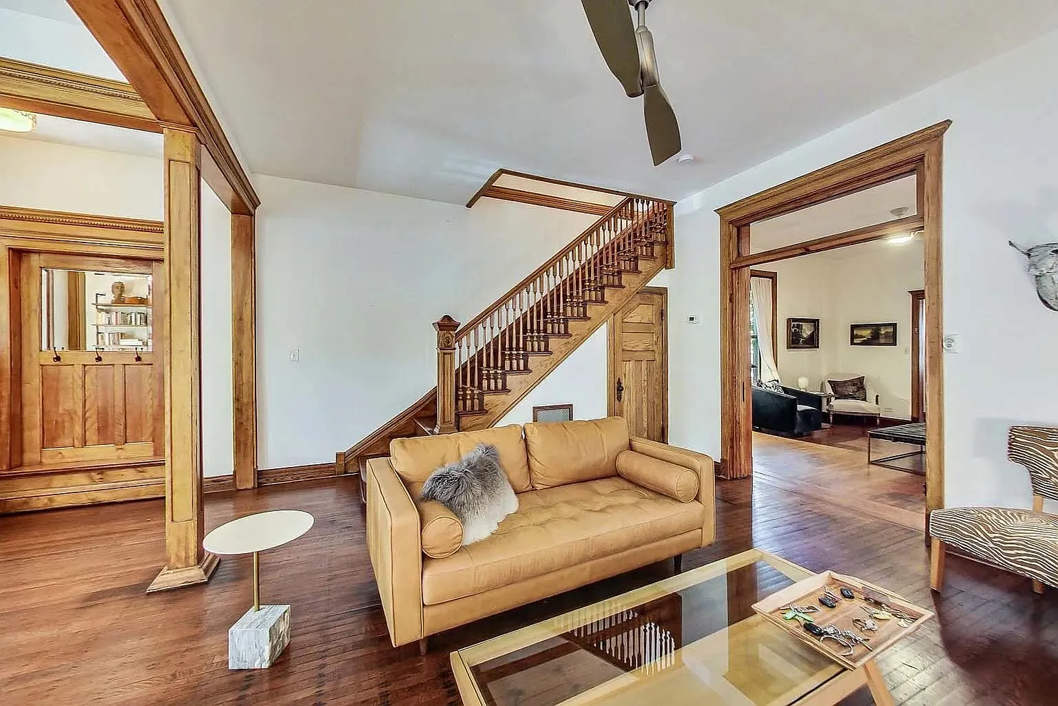 4 bed, 2.5 bath, 2500 sqft, $3,700 — Photo 2