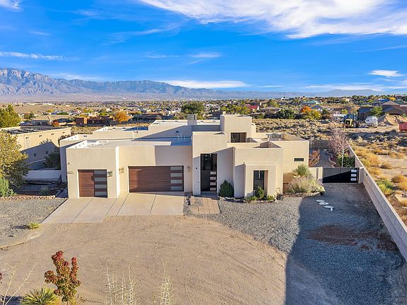 4th image of 2104 Chessman Dr NE