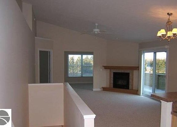 5th image of 3720 Creekside Dr