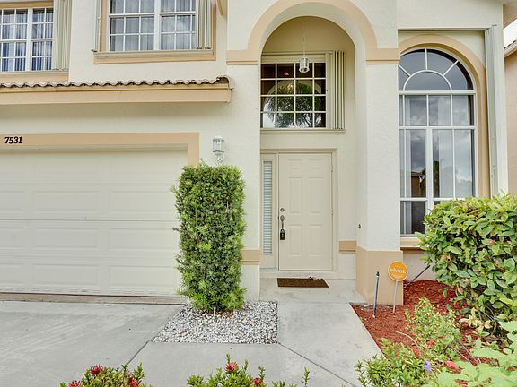 4th image of 7531 Colony Palm Dr
