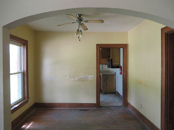 5th image of 836 Richardson St