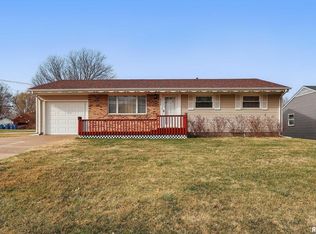 927 Wisconsin St, Le Claire, IA 52753