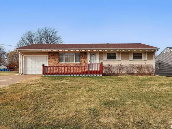 927 Wisconsin St, Le Claire, IA 52753