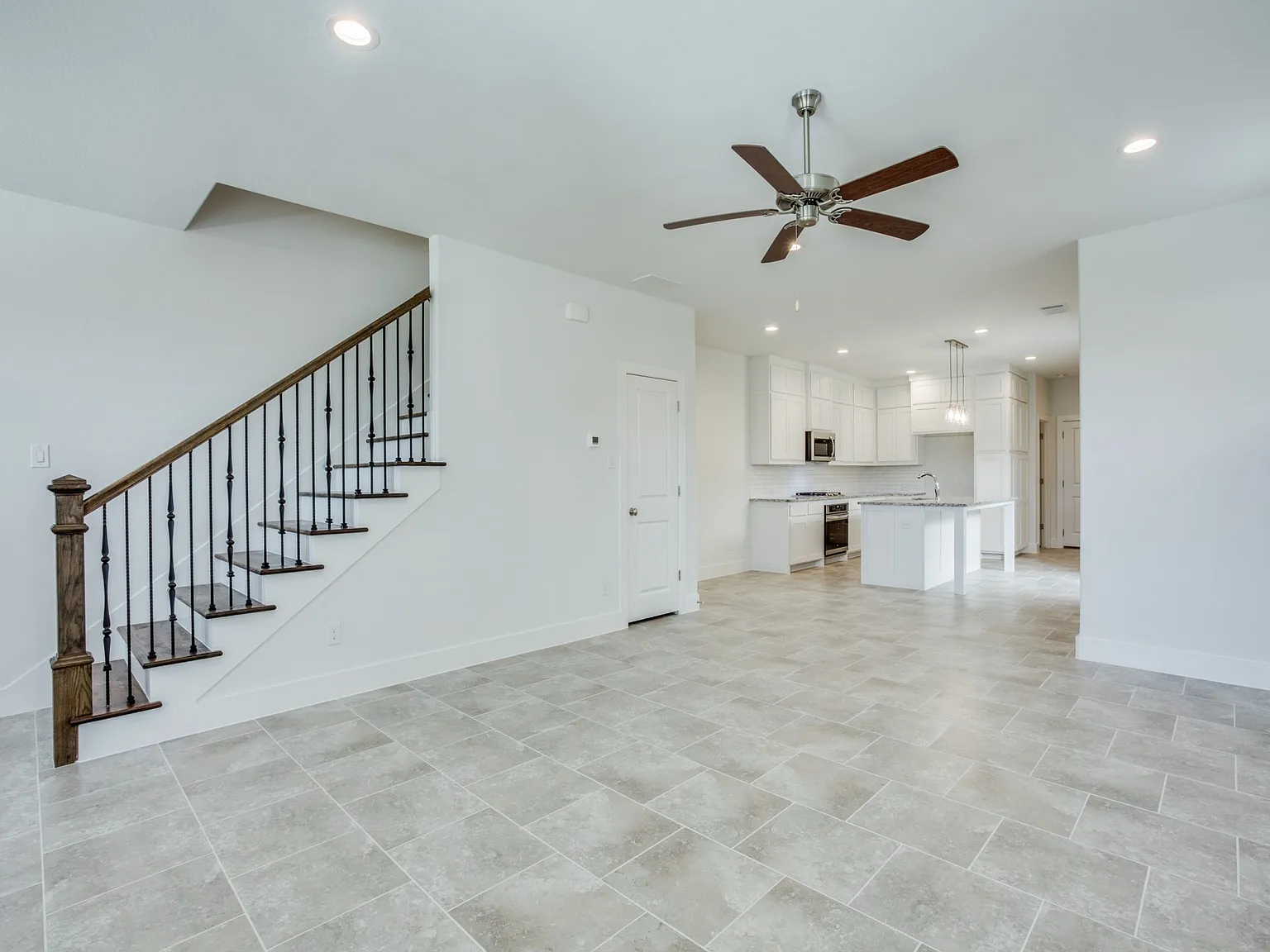 3 bed, 2.5 bath, 1967 sqft, $2,150 — Photo 4