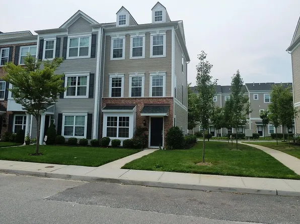 29 Stahlman Ln, Patchogue, NY 11772