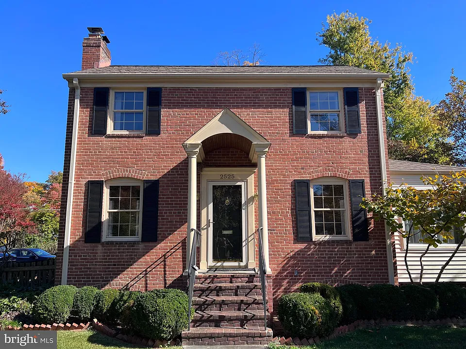 2525 N George Mason Dr