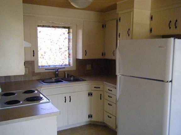 3rd image of 354 W Chestnut St
