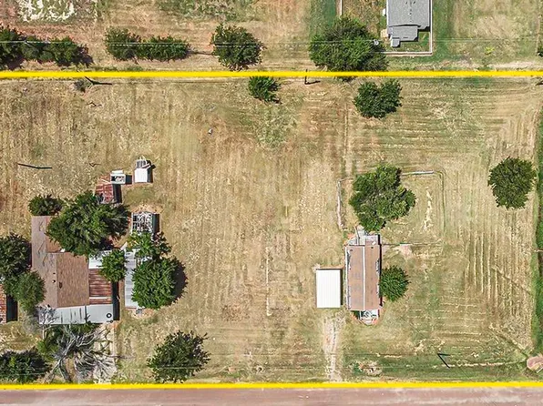505 N Wilbarger St, Electra, TX 76360