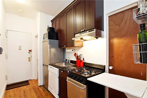 Rented by Douglas Elliman | media 60