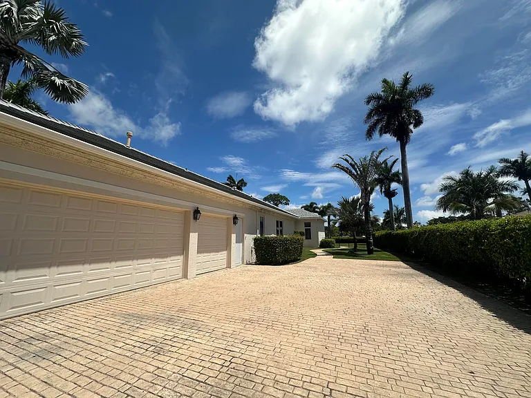 645 Atlantis Estates Way — Photo 4