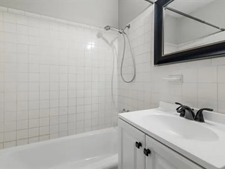 818 W Texas St — Photo 24