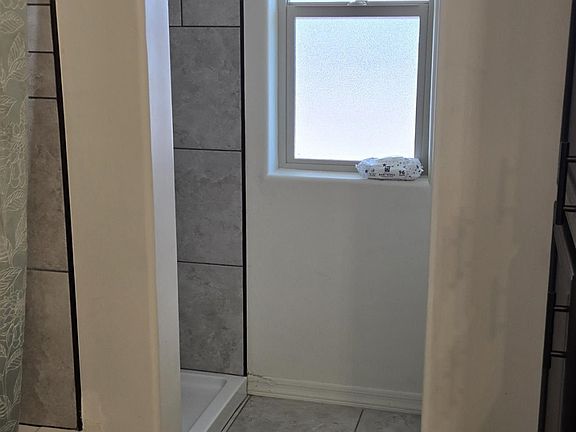 4th image of 705 E 13th St
