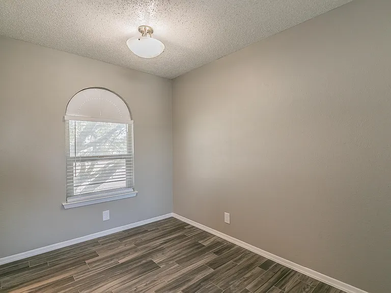 Davis Park Apartments — Photo 23