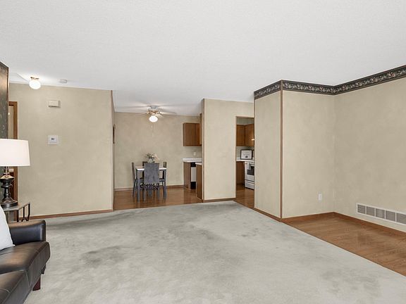 5th image of 391 Cari Park Ln