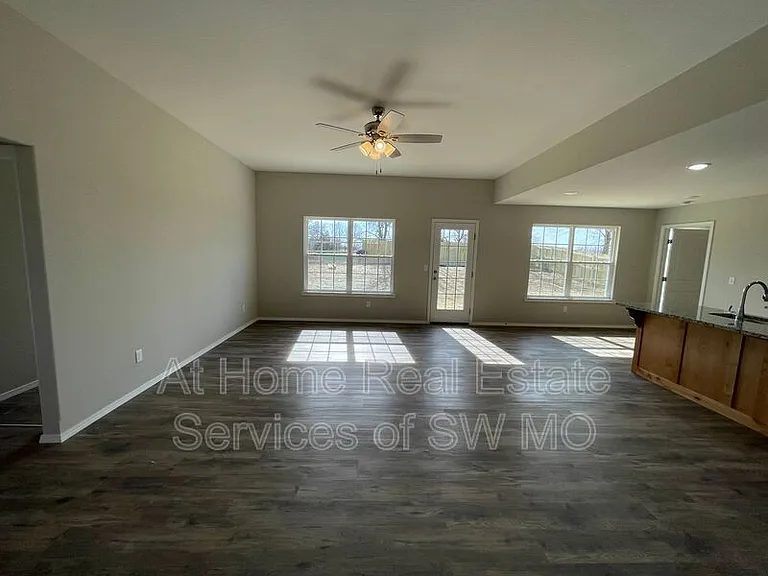 204 E Seminole St — Photo 2