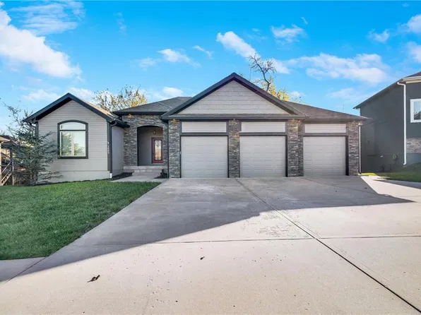 1405 NW Cottonwood Dr, Grain Valley, MO 64029