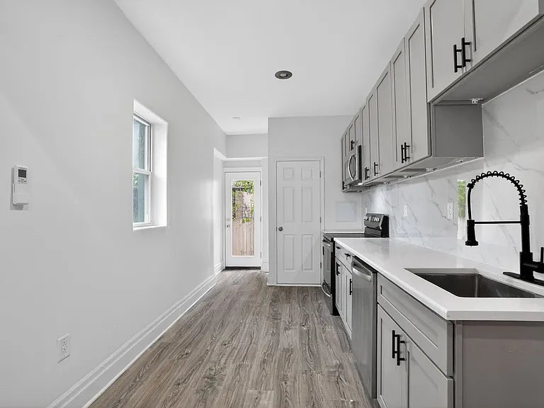 1302 N Dover St — Photo 31