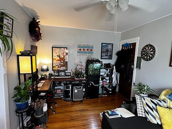 2nd image of 1458 W Thorndale Ave #2